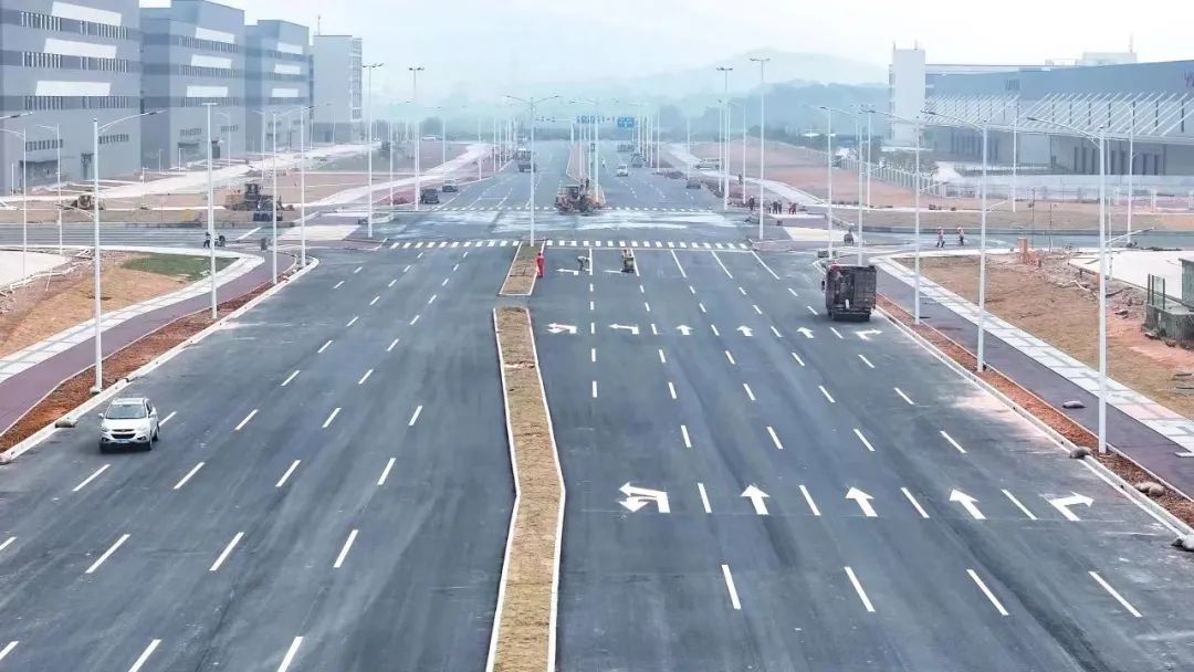 櫛風(fēng)沐雨 雄歌高奏 春風(fēng)鼓浪 勇立潮頭——珠海建工集團(tuán)富山二圍北道路工程“1·30”節(jié)點(diǎn)路段建成通車(chē)